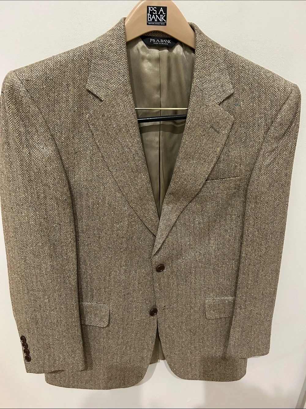 Jos. A. Bank Men's Tan Herringbone Wool Sport Coat. Size M